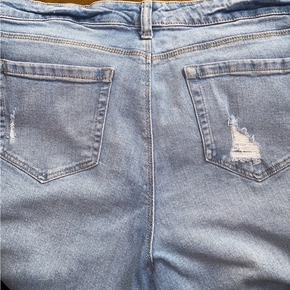 Style & Co Curvy-Fit Skinny Leg Jeans Light Blue Wash Size 12 Distressed Frayed - Picture 4 of 5